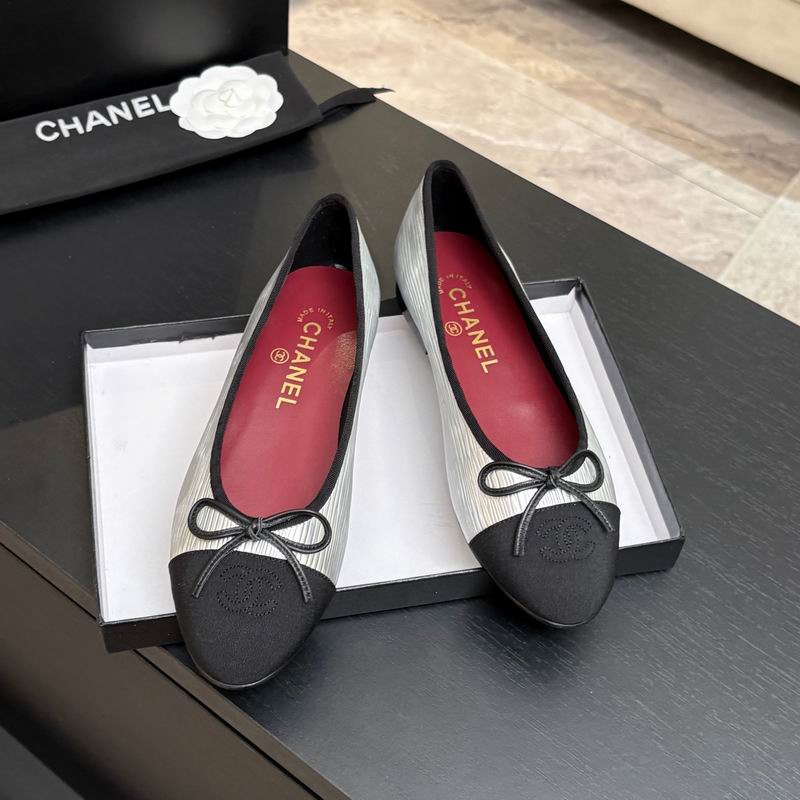 Chanel Classic Two-Tone Ballet Flats with Bow Detail